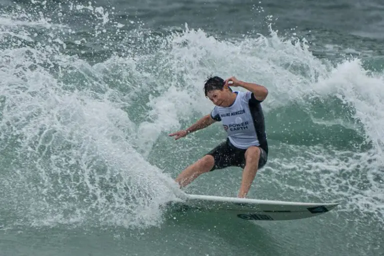 Lesbian surf champ set to be immortalised in bronze at Bondi